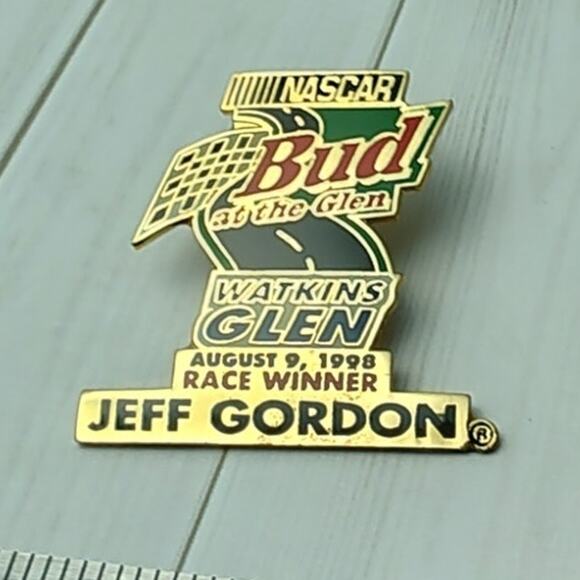NASCAR Budweiser Bud at the Glen Watkins Glen 1998 Winner Jeff Gordon Pin - Picture 1 of 2